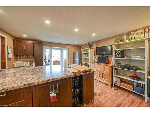 22 Coxwell Crescent, Brantford, ON - Indoor Photo Showing Kitchen