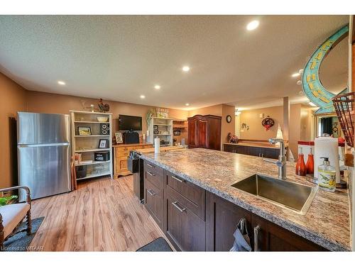 22 Coxwell Crescent, Brantford, ON - Indoor Photo Showing Kitchen