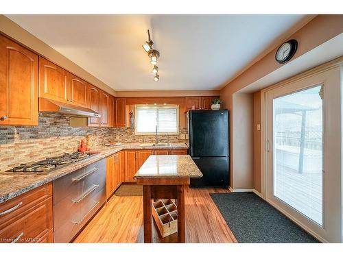 22 Coxwell Crescent, Brantford, ON - Indoor Photo Showing Kitchen