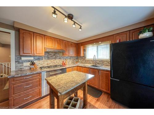 22 Coxwell Crescent, Brantford, ON - Indoor Photo Showing Kitchen