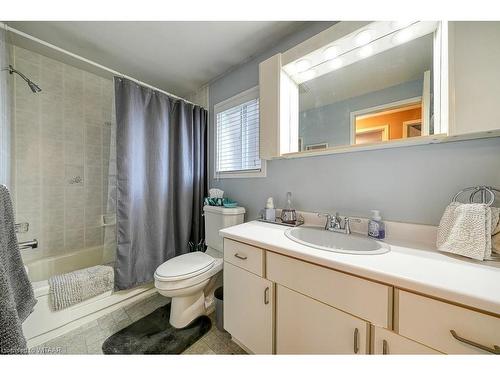 22 Coxwell Crescent, Brantford, ON - Indoor Photo Showing Bathroom