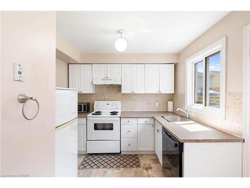 6-370 Springbank Avenue, Woodstock, ON - Indoor Photo Showing Kitchen