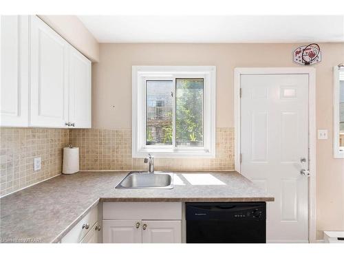 6-370 Springbank Avenue, Woodstock, ON - Indoor Photo Showing Kitchen