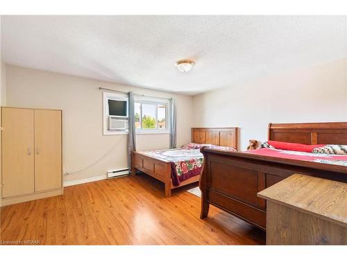 6-370 Springbank Avenue, Woodstock, ON - Indoor Photo Showing Bedroom