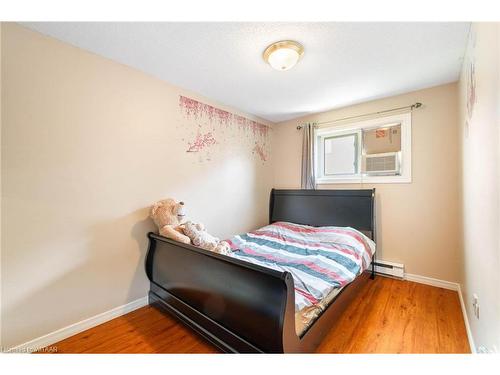 6-370 Springbank Avenue, Woodstock, ON - Indoor Photo Showing Bedroom