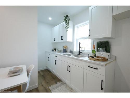 7 Eagle Street, St. Thomas, ON - Indoor Photo Showing Kitchen With Double Sink