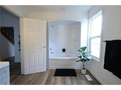 7 Eagle Street, St. Thomas, ON - Indoor Photo Showing Bathroom