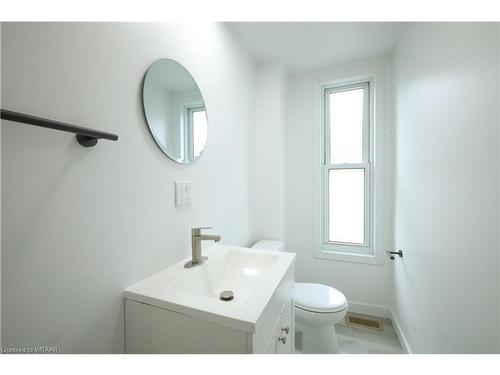 7 Eagle Street, St. Thomas, ON - Indoor Photo Showing Bathroom