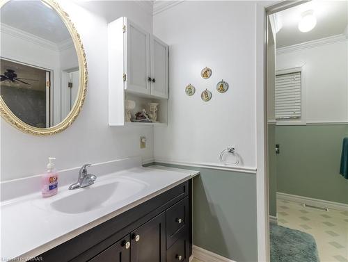 15 Clear Valley Drive, Tillsonburg, ON - Indoor Photo Showing Bathroom