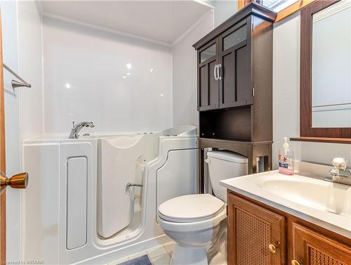 15 Clear Valley Drive, Tillsonburg, ON - Indoor Photo Showing Bathroom