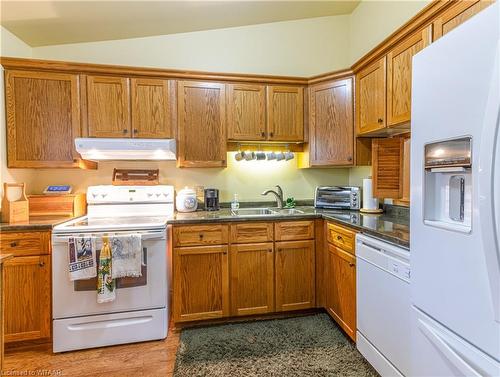 15 Clear Valley Drive, Tillsonburg, ON - Indoor Photo Showing Kitchen With Double Sink