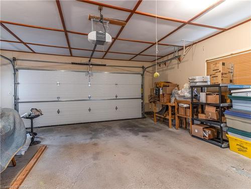 15 Clear Valley Drive, Tillsonburg, ON - Indoor Photo Showing Garage