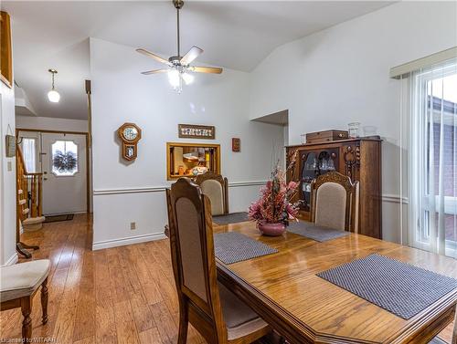 15 Clear Valley Drive, Tillsonburg, ON - Indoor Photo Showing Dining Room