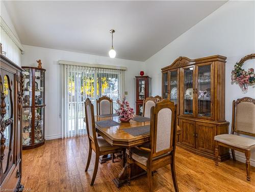 15 Clear Valley Drive, Tillsonburg, ON - Indoor Photo Showing Dining Room