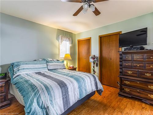 15 Clear Valley Drive, Tillsonburg, ON - Indoor Photo Showing Bedroom