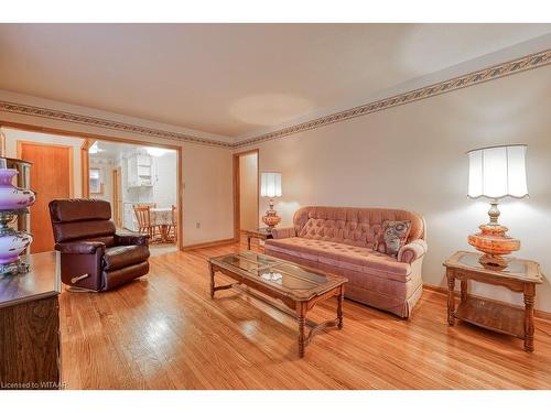 990 Braeside Street, Woodstock, ON - Indoor Photo Showing Living Room