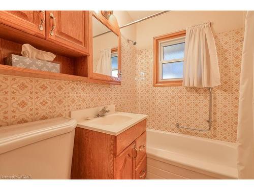 990 Braeside Street, Woodstock, ON - Indoor Photo Showing Bathroom