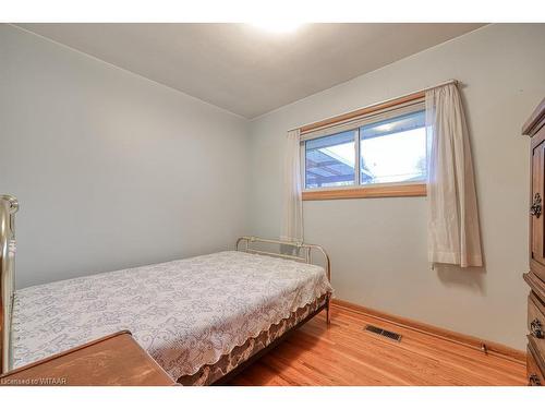 990 Braeside Street, Woodstock, ON - Indoor Photo Showing Bedroom