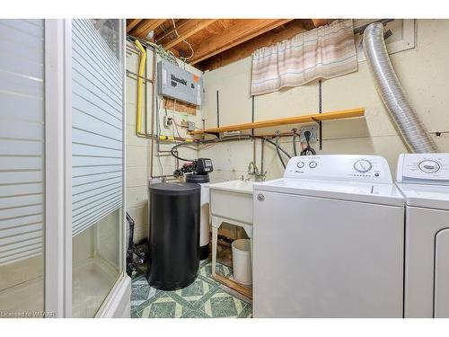 990 Braeside Street, Woodstock, ON - Indoor Photo Showing Laundry Room