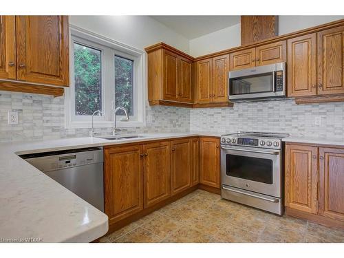 2 Green Gable Place, Woodstock, ON - Indoor Photo Showing Kitchen