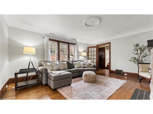 596 Grant Street, Woodstock, ON - Indoor Photo Showing Living Room