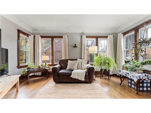 596 Grant Street, Woodstock, ON - Indoor Photo Showing Living Room