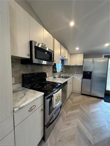 66 Inkerman Street, Ingersoll, ON - Indoor Photo Showing Kitchen