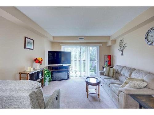 112-163 Ferguson Drive, Woodstock, ON - Indoor Photo Showing Living Room