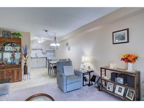 112-163 Ferguson Drive, Woodstock, ON - Indoor Photo Showing Living Room