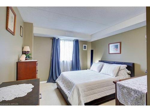 112-163 Ferguson Drive, Woodstock, ON - Indoor Photo Showing Bedroom