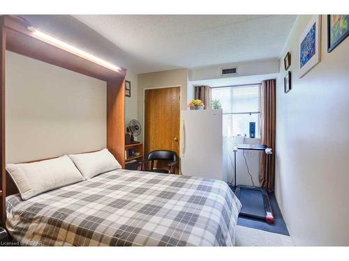 112-163 Ferguson Drive, Woodstock, ON - Indoor Photo Showing Bedroom