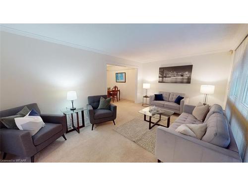 845 Sunset Boulevard, Woodstock, ON - Indoor Photo Showing Living Room