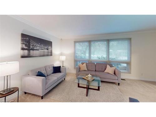 845 Sunset Boulevard, Woodstock, ON - Indoor Photo Showing Living Room