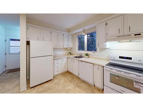 845 Sunset Boulevard, Woodstock, ON - Indoor Photo Showing Kitchen