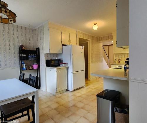 83-30 Green Valley Drive, Kitchener, ON - Indoor Photo Showing Kitchen