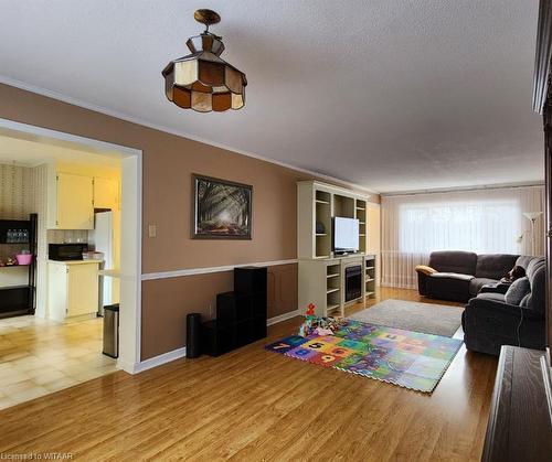 83-30 Green Valley Drive, Kitchener, ON - Indoor Photo Showing Living Room