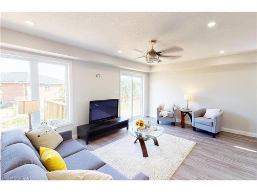 A-137 Wimpole Street, Mitchell, ON - Indoor Photo Showing Living Room