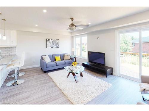 A-137 Wimpole Street, Mitchell, ON - Indoor Photo Showing Living Room