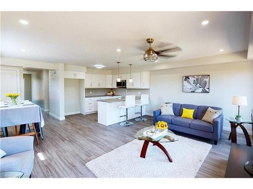 A-137 Wimpole Street, Mitchell, ON - Indoor Photo Showing Living Room