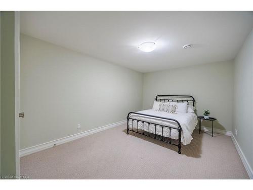 102-5 Wood Haven Drive, Tillsonburg, ON - Indoor Photo Showing Bedroom