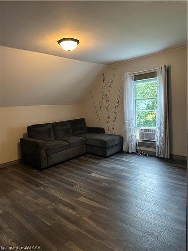 4-58 Wilson Street, Woodstock, ON - Indoor Photo Showing Living Room