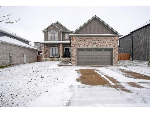 82 Fieldstone Crescent N, Komoka, ON - Outdoor With Facade