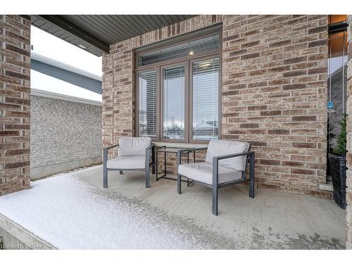 82 Fieldstone Crescent N, Komoka, ON - Outdoor With Deck Patio Veranda With Exterior