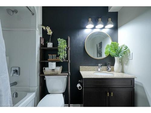 82 Fieldstone Crescent N, Komoka, ON - Indoor Photo Showing Bathroom