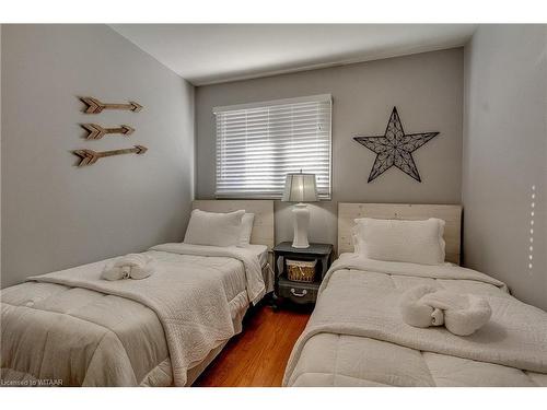 43 Clarke Street N, Woodstock, ON - Indoor Photo Showing Bedroom