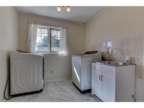 266132 Maple Dell Road, Norwich (Twp), ON - Indoor Photo Showing Laundry Room