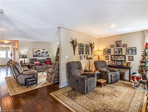 9 Brasher Drive, Tillsonburg, ON - Indoor Photo Showing Living Room