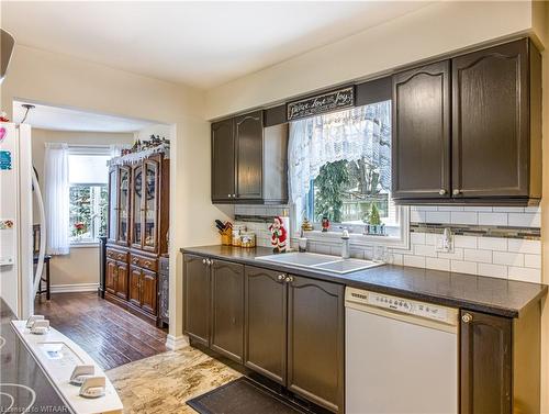 9 Brasher Drive, Tillsonburg, ON - Indoor Photo Showing Kitchen With Double Sink