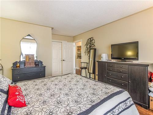 9 Brasher Drive, Tillsonburg, ON - Indoor Photo Showing Bedroom