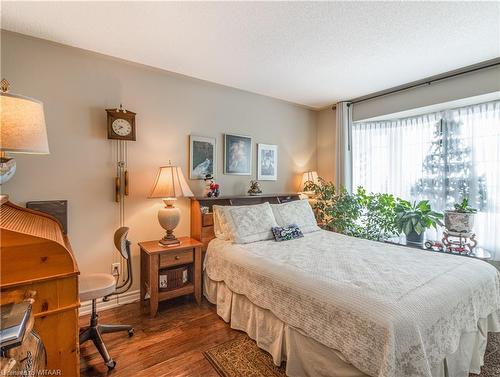 9 Brasher Drive, Tillsonburg, ON - Indoor Photo Showing Bedroom